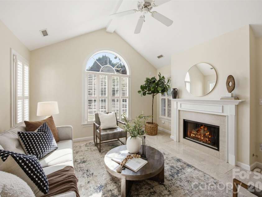 7424 Hurstbourne Green Drive, Charlotte, NC 28277.  MLS# CAR4408440, YatesRealty ID 40535. 