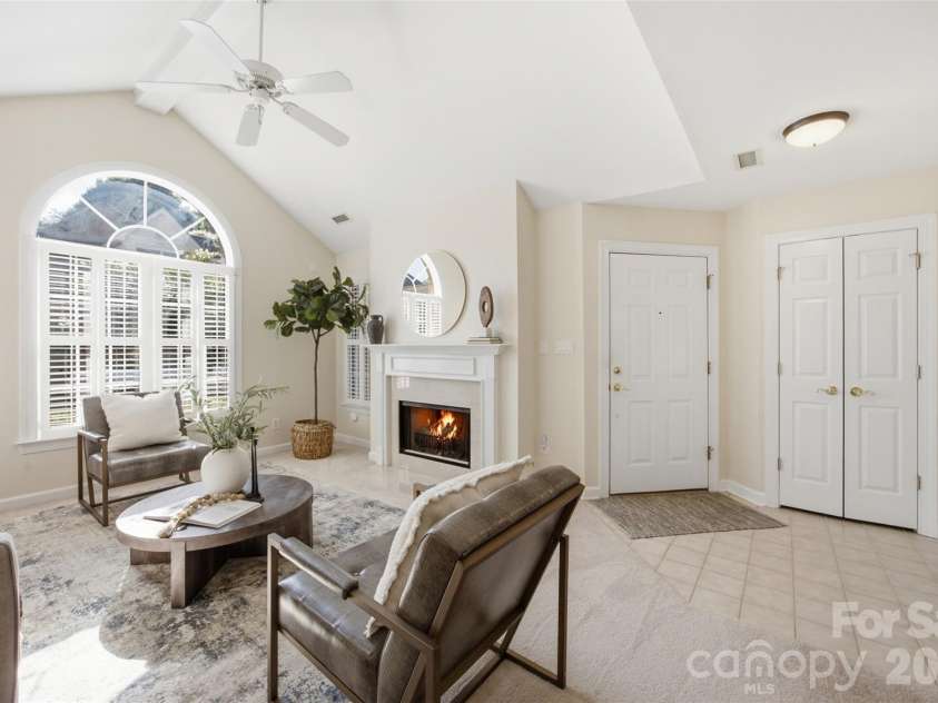 7424 Hurstbourne Green Drive, Charlotte, NC 28277.  MLS# CAR4408440, YatesRealty ID 40535. 