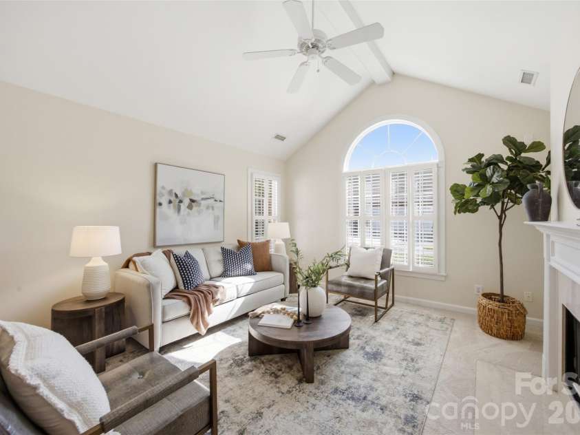 7424 Hurstbourne Green Drive, Charlotte, NC 28277.  MLS# CAR4408440, YatesRealty ID 40535. 