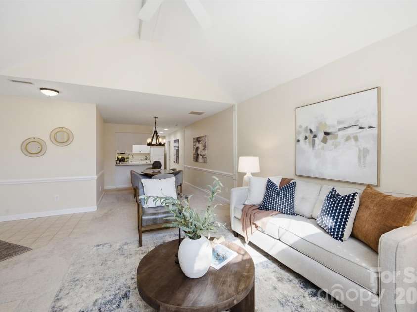 7424 Hurstbourne Green Drive, Charlotte, NC 28277.  MLS# CAR4408440, YatesRealty ID 40535. 