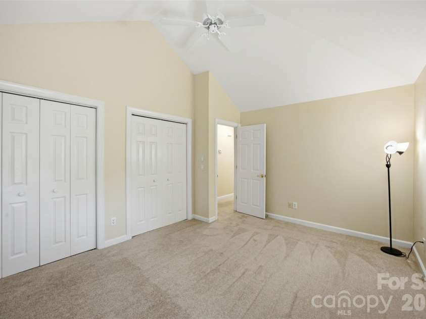 7424 Hurstbourne Green Drive, Charlotte, NC 28277.  MLS# CAR4408440, YatesRealty ID 40535. 