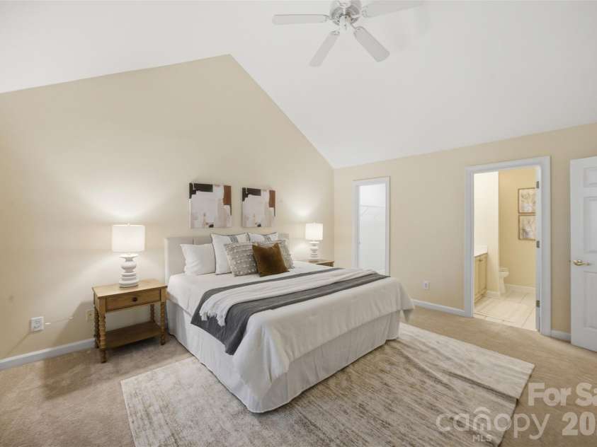 7424 Hurstbourne Green Drive, Charlotte, NC 28277.  MLS# CAR4408440, YatesRealty ID 40535. 