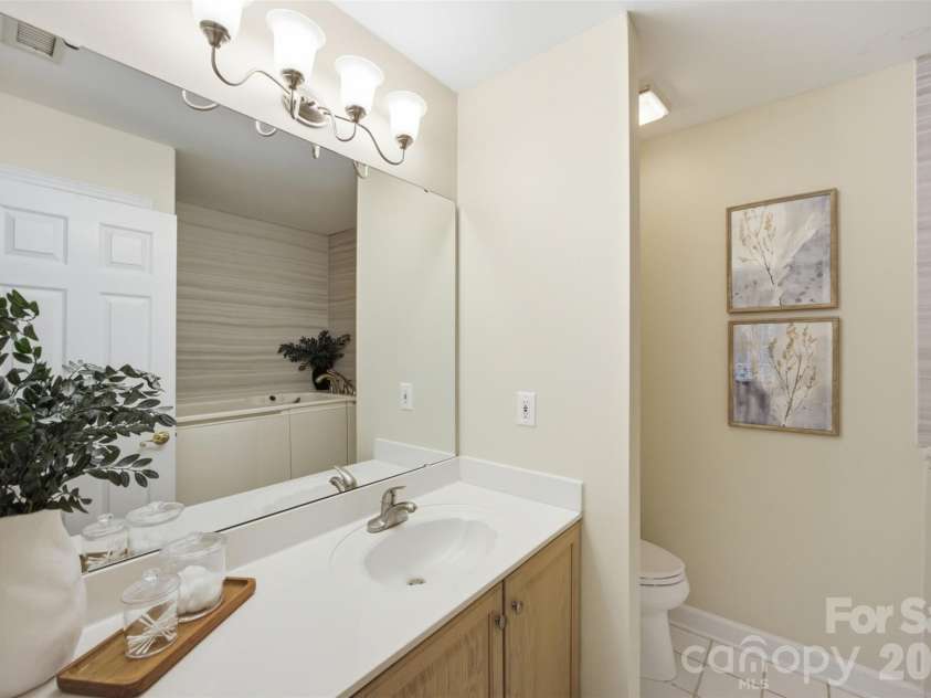 7424 Hurstbourne Green Drive, Charlotte, NC 28277.  MLS# CAR4408440, YatesRealty ID 40535. 