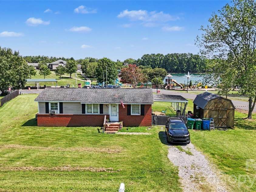 907 Lakeview Drive, Pineville, NC 28134.  MLS# CAR4407444, YatesRealty ID 40536. 