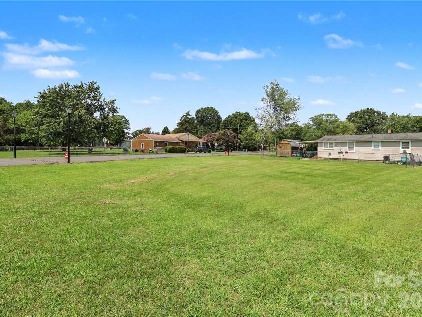 907 Lakeview Drive, Pineville, NC 28134.  MLS# CAR4407444, YatesRealty ID 40536. 