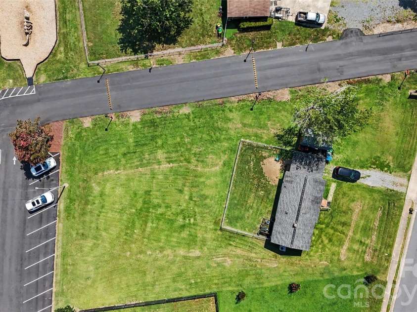 907 Lakeview Drive, Pineville, NC 28134.  MLS# CAR4407444, YatesRealty ID 40536. 