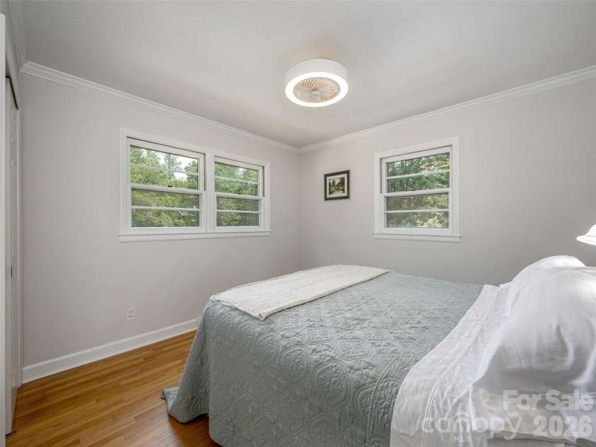 525 Carson Drive, Hendersonville, NC 28791.  MLS# CAR4409464, YatesRealty ID 40537. 