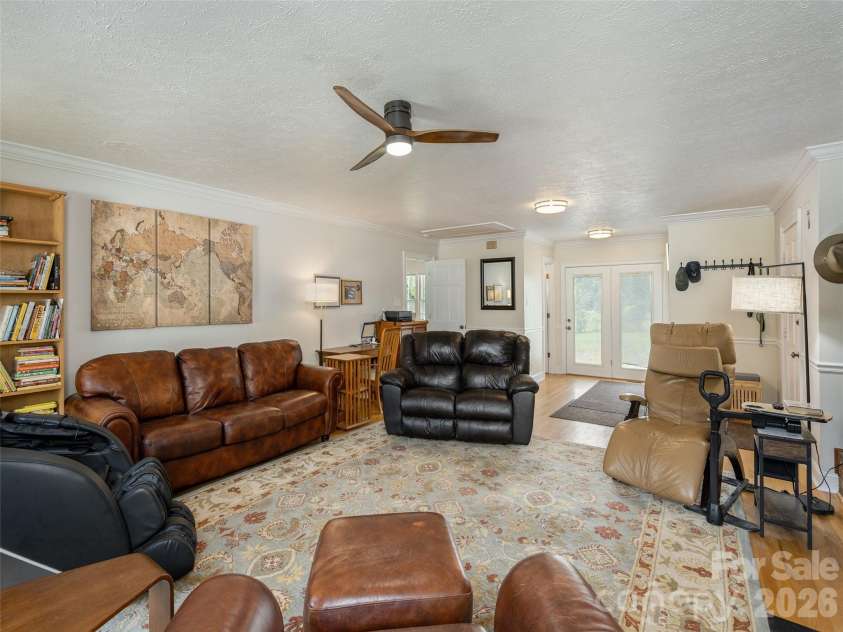 525 Carson Drive, Hendersonville, NC 28791.  MLS# CAR4409464, YatesRealty ID 40537. 