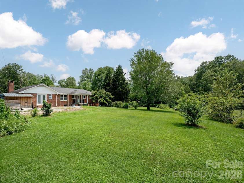 525 Carson Drive, Hendersonville, NC 28791.  MLS# CAR4409464, YatesRealty ID 40537. 