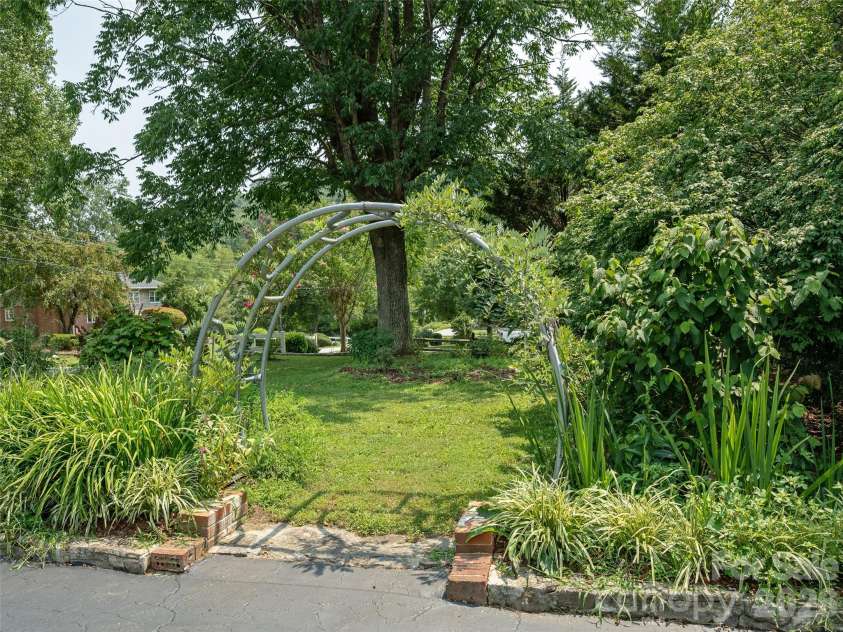 525 Carson Drive, Hendersonville, NC 28791.  MLS# CAR4409464, YatesRealty ID 40537. Arbor and Garden