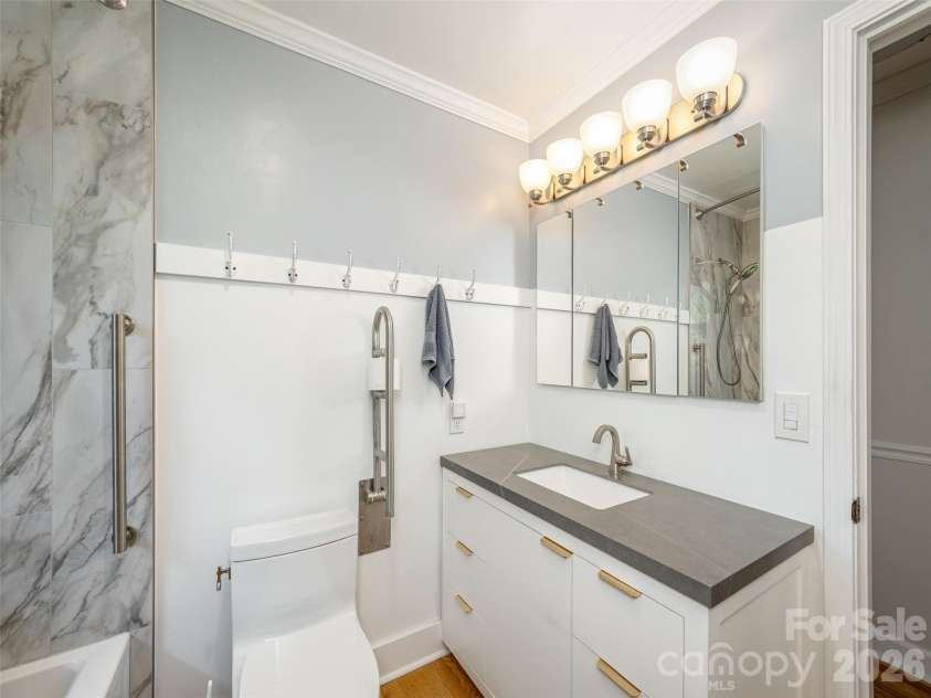 525 Carson Drive, Hendersonville, NC 28791.  MLS# CAR4409464, YatesRealty ID 40537. Full Bath with Soaking Tub and Shower