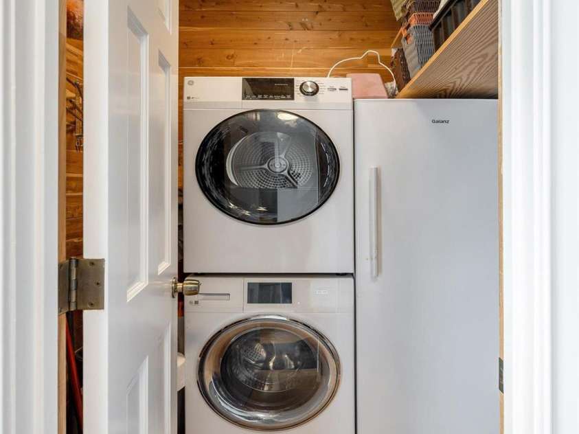 525 Carson Drive, Hendersonville, NC 28791.  MLS# CAR4409464, YatesRealty ID 40537. Laundry Room