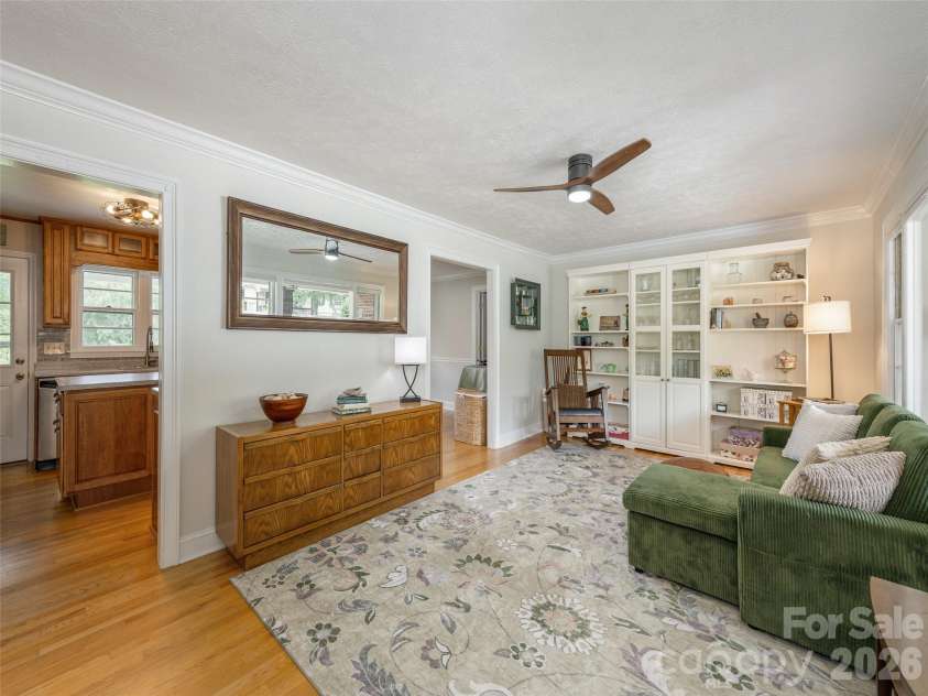 525 Carson Drive, Hendersonville, NC 28791.  MLS# CAR4409464, YatesRealty ID 40537. Living Room