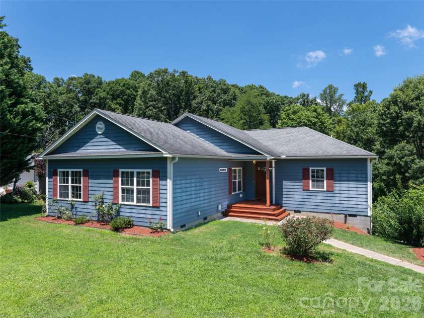 10 Ashe Road, Candler, NC 28715.  MLS# CAR4408371, YatesRealty ID 40538. 