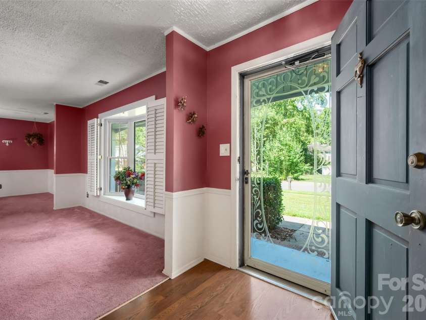 6637 Old Post Road, Charlotte, NC 28212.  MLS# CAR4407998, YatesRealty ID 40539. 