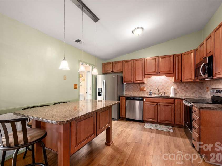 6637 Old Post Road, Charlotte, NC 28212.  MLS# CAR4407998, YatesRealty ID 40539. 