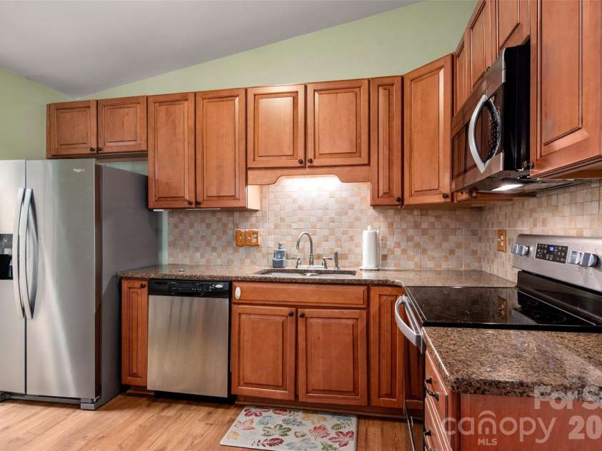 6637 Old Post Road, Charlotte, NC 28212.  MLS# CAR4407998, YatesRealty ID 40539. 