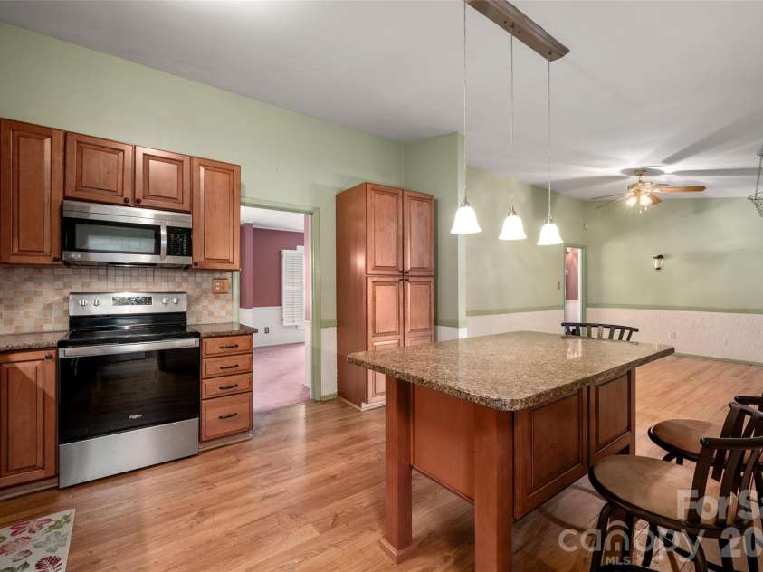 6637 Old Post Road, Charlotte, NC 28212.  MLS# CAR4407998, YatesRealty ID 40539. 