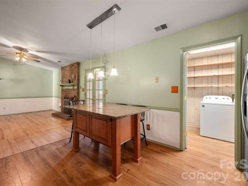 6637 Old Post Road, Charlotte, NC 28212.  MLS# CAR4407998, YatesRealty ID 40539. 