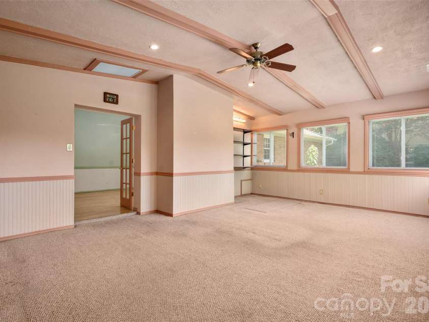 6637 Old Post Road, Charlotte, NC 28212.  MLS# CAR4407998, YatesRealty ID 40539. 