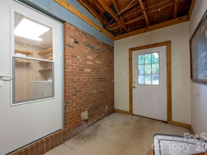 6637 Old Post Road, Charlotte, NC 28212.  MLS# CAR4407998, YatesRealty ID 40539. 