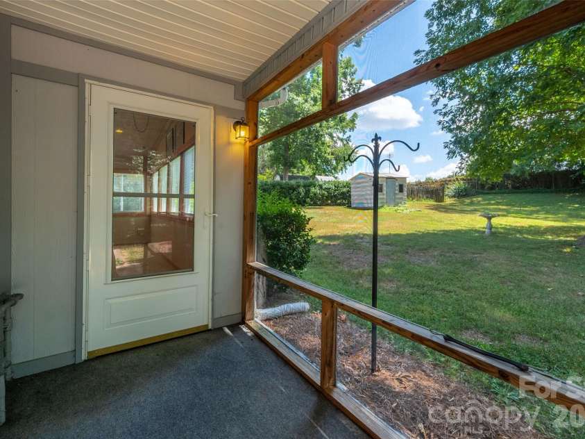 6637 Old Post Road, Charlotte, NC 28212.  MLS# CAR4407998, YatesRealty ID 40539. 