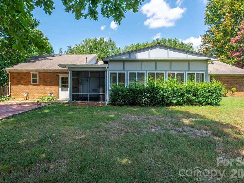 6637 Old Post Road, Charlotte, NC 28212.  MLS# CAR4407998, YatesRealty ID 40539. 