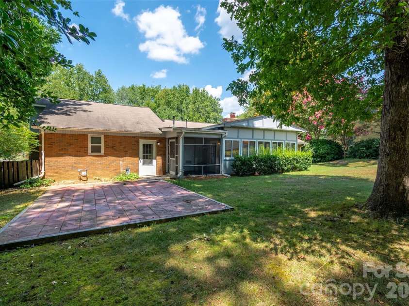 6637 Old Post Road, Charlotte, NC 28212.  MLS# CAR4407998, YatesRealty ID 40539. 