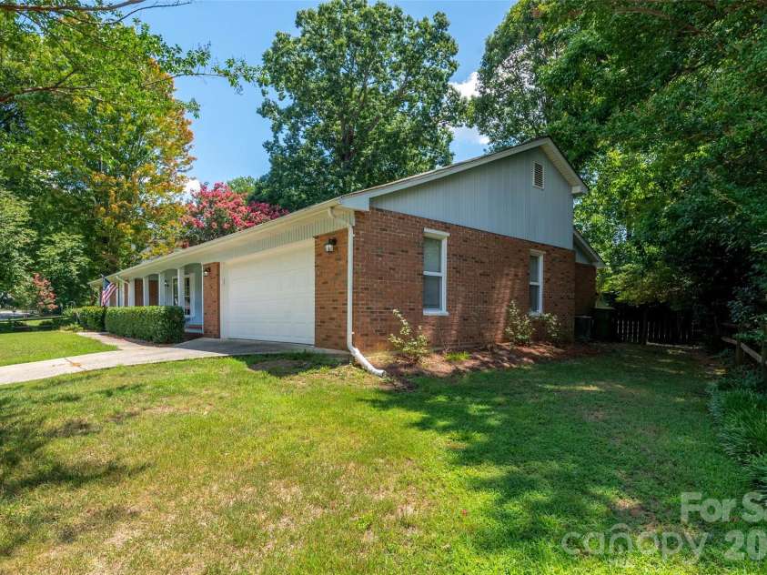 6637 Old Post Road, Charlotte, NC 28212.  MLS# CAR4407998, YatesRealty ID 40539. 