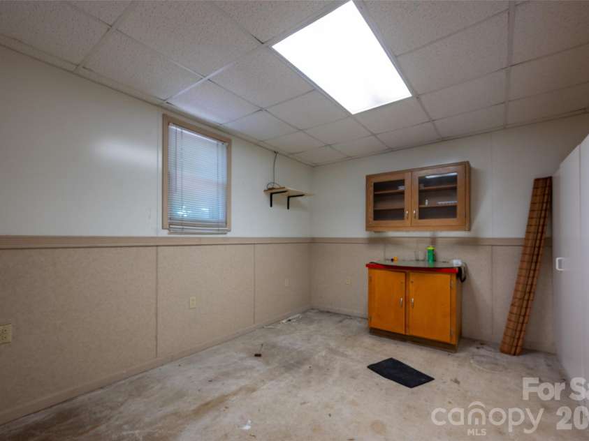 6637 Old Post Road, Charlotte, NC 28212.  MLS# CAR4407998, YatesRealty ID 40539. Workshop
