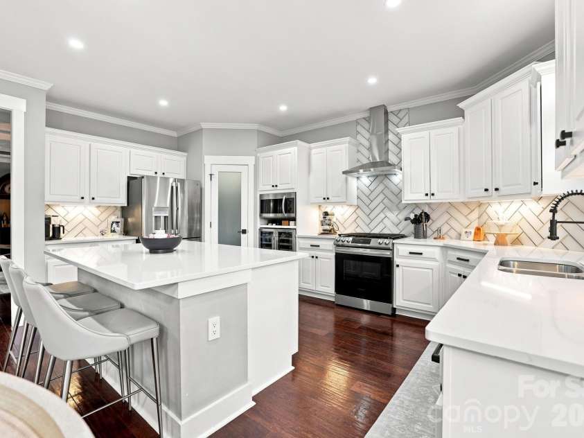 17021 Laurelmont Court, Fort Mill, SC 29707.  MLS# CAR4406674, YatesRealty ID 40541. 