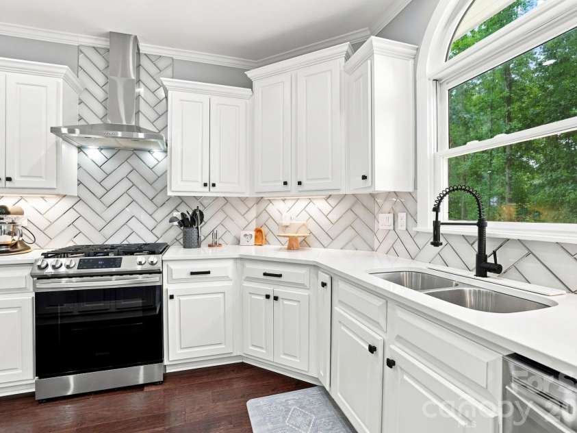 17021 Laurelmont Court, Fort Mill, SC 29707.  MLS# CAR4406674, YatesRealty ID 40541. 