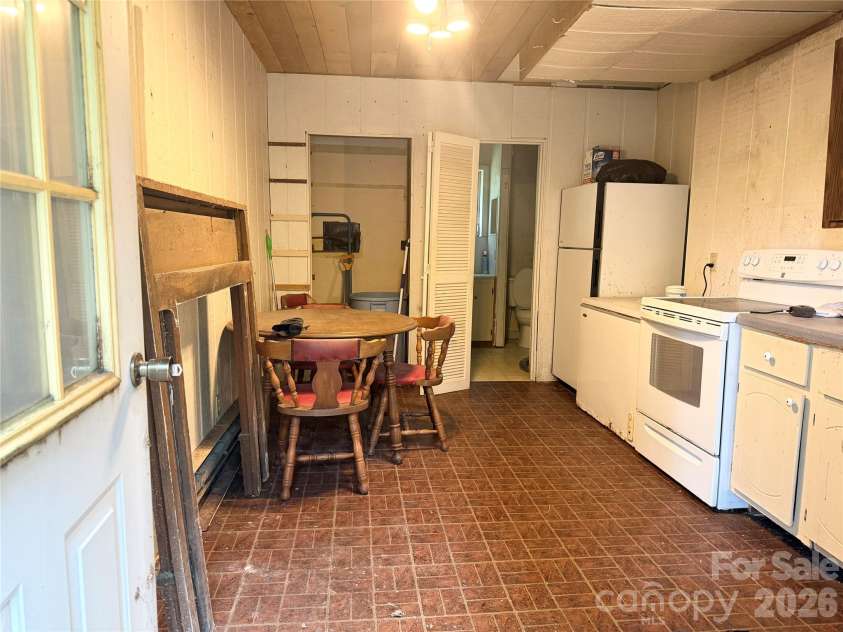 4897 Hwy 226 Highway, Little Switzerland, NC 28749.  MLS# CAR4407928, YatesRealty ID 40542. Kitchen
