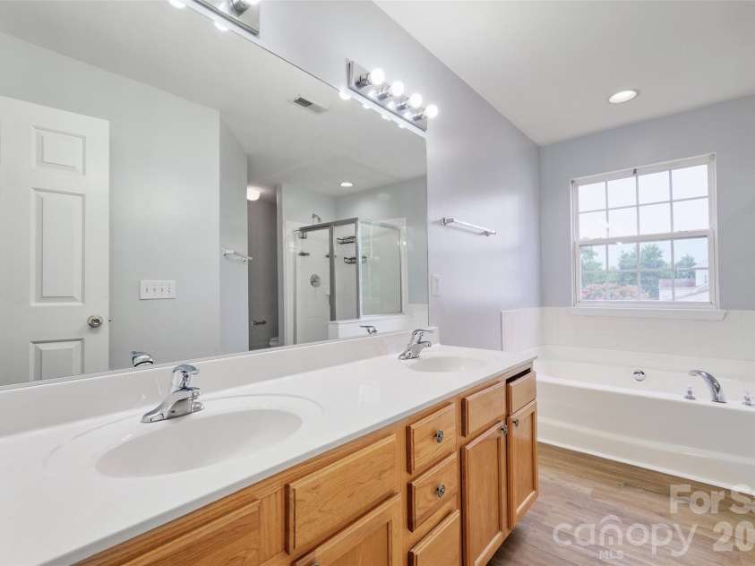 4960 Summerside Drive, Lake Wylie, SC 29710.  MLS# CAR4406000, YatesRealty ID 40544. Master bathroom