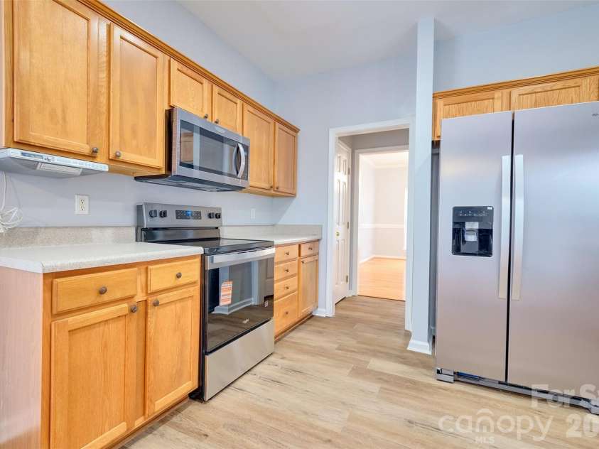 4960 Summerside Drive, Lake Wylie, SC 29710.  MLS# CAR4406000, YatesRealty ID 40544. Spacious open kitchen