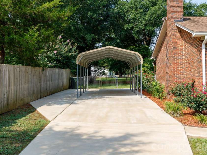 1667 Heatherhill Road, Rock Hill, SC 29732.  MLS# CAR4408660, YatesRealty ID 40545. 