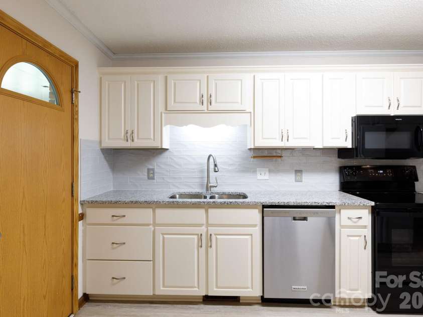 1667 Heatherhill Road, Rock Hill, SC 29732.  MLS# CAR4408660, YatesRealty ID 40545. 
