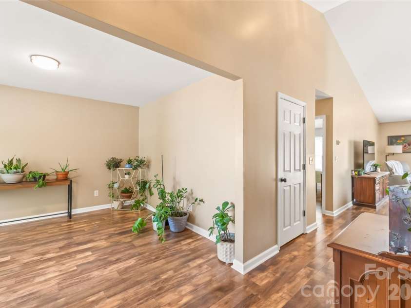 251 Summit Park Court, Kannapolis, NC 28083.  MLS# CAR4399190, YatesRealty ID 40546. Come inside you will love the open floor plan
