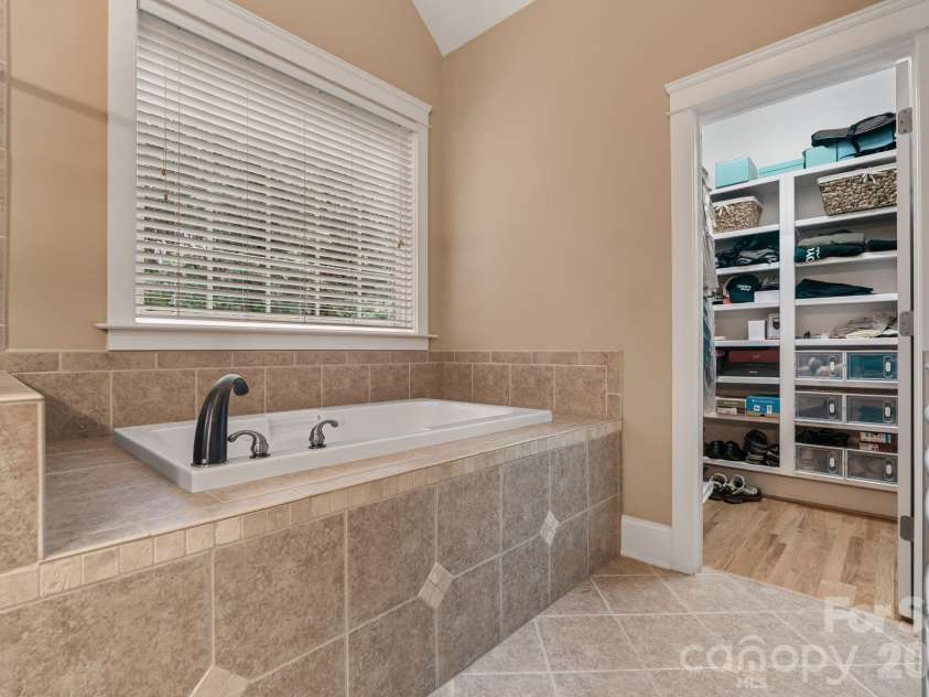 138 Fox Hunt Drive, Mooresville, NC 28117.  MLS# CAR4401628, YatesRealty ID 40547. 