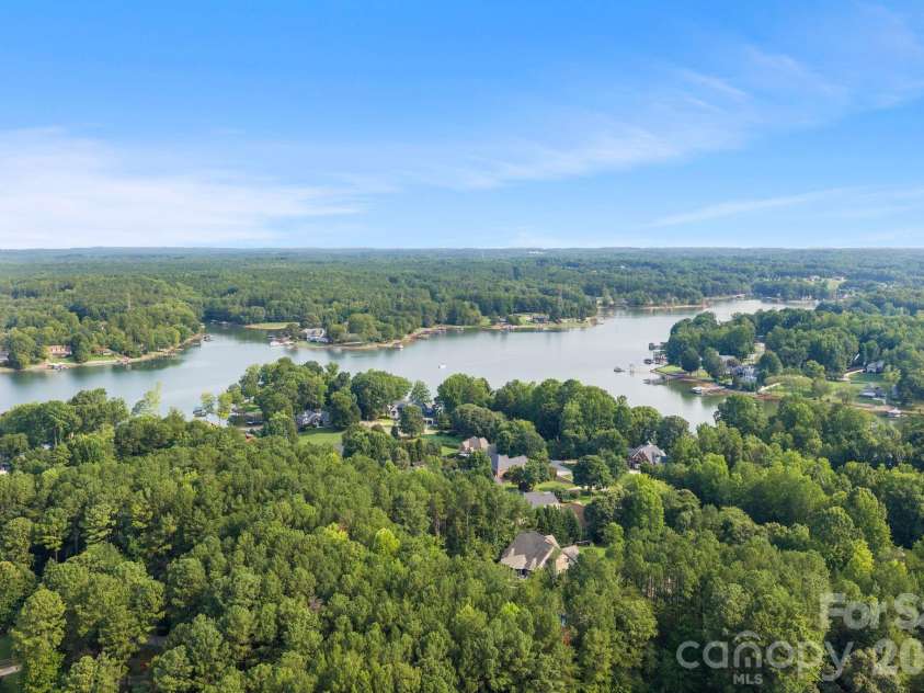 138 Fox Hunt Drive, Mooresville, NC 28117.  MLS# CAR4401628, YatesRealty ID 40547. 