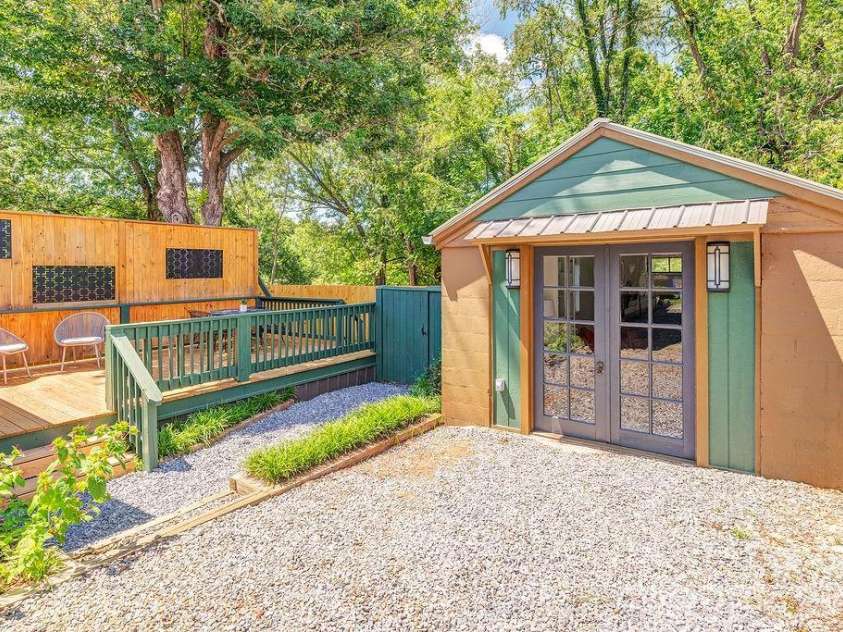 78 Morris Street, Asheville, NC 28806.  MLS# CAR4402363, YatesRealty ID 40549. Detached Studio/Office/Workshop
