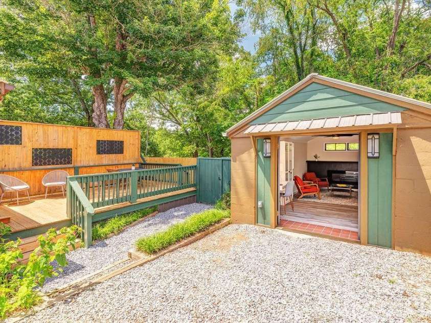 78 Morris Street, Asheville, NC 28806.  MLS# CAR4402363, YatesRealty ID 40549. Open and airy studio.