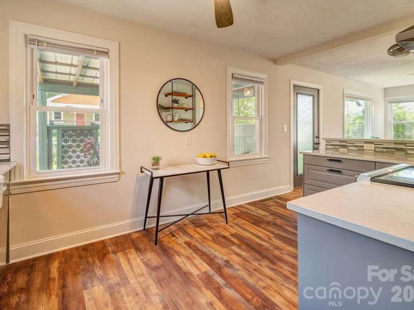 78 Morris Street, Asheville, NC 28806.  MLS# CAR4402363, YatesRealty ID 40549. Room for hightop or breakfast table