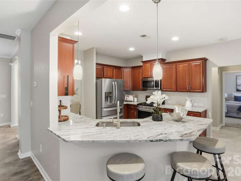 2365 Baxter Place, Concord, NC 28025.  MLS# CAR4307880, YatesRealty ID 4055. Breakfast Bar