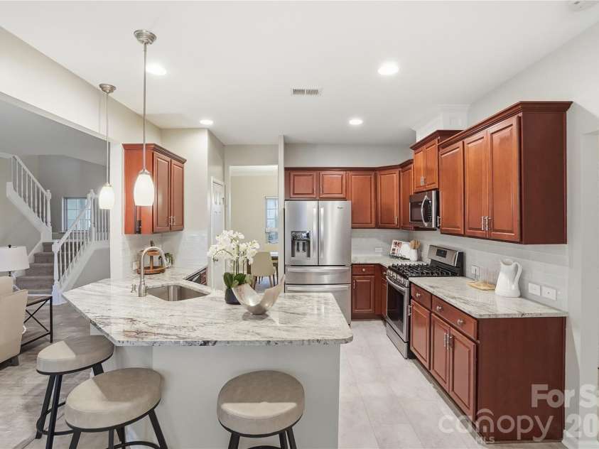 2365 Baxter Place, Concord, NC 28025.  MLS# CAR4307880, YatesRealty ID 4055. Breakfast Bar