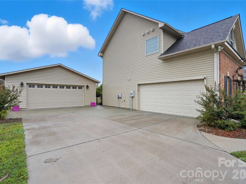 2365 Baxter Place, Concord, NC 28025.  MLS# CAR4307880, YatesRealty ID 4055. One 2 car and one Oversized 2 car garage