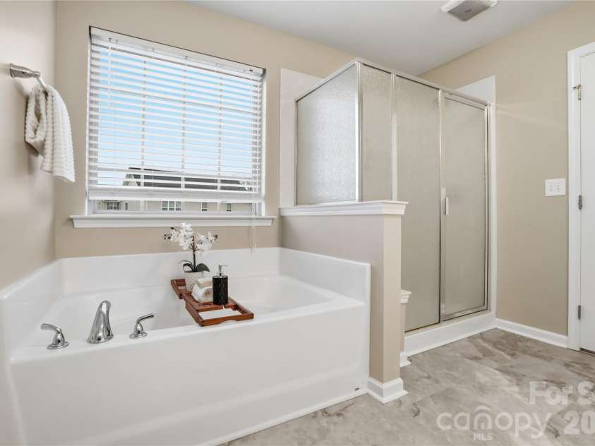 2365 Baxter Place, Concord, NC 28025.  MLS# CAR4307880, YatesRealty ID 4055. Primary Bath