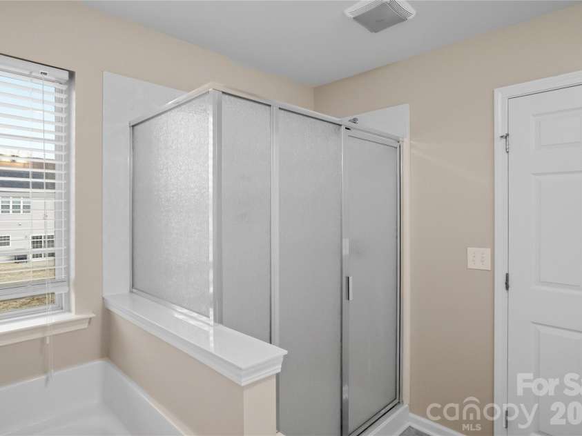 2365 Baxter Place, Concord, NC 28025.  MLS# CAR4307880, YatesRealty ID 4055. Primary Bath