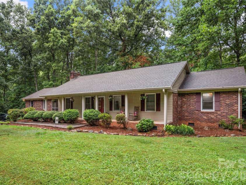101 Magnolia Drive, Mount Holly, NC 28120.  MLS# CAR4407212, YatesRealty ID 40550. 