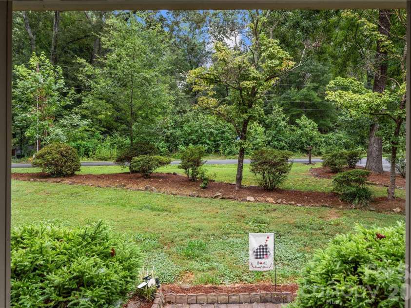 101 Magnolia Drive, Mount Holly, NC 28120.  MLS# CAR4407212, YatesRealty ID 40550. 